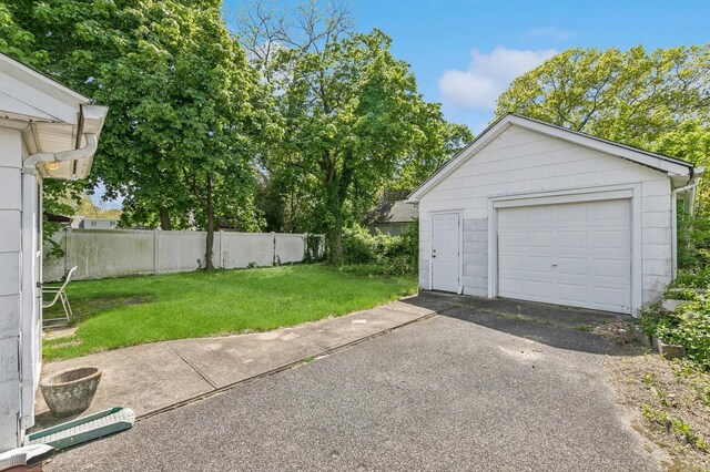 186 Falcon Ave, Patchogue, NY 11772 - photo 16