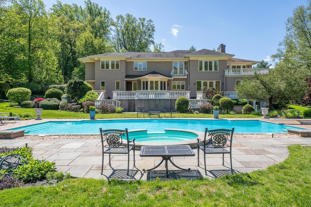 86 Old Tappen Rd, Locust Valley, NY 11560 - photo 1