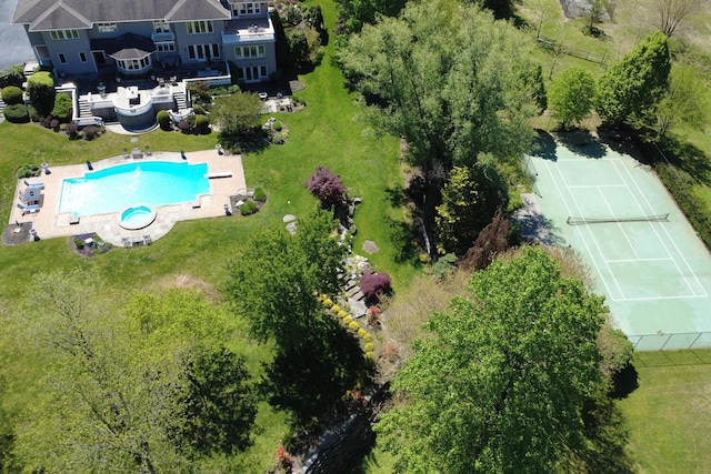 bird's eye view of a pool area