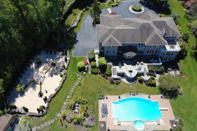 bird's eye view of a pool area
