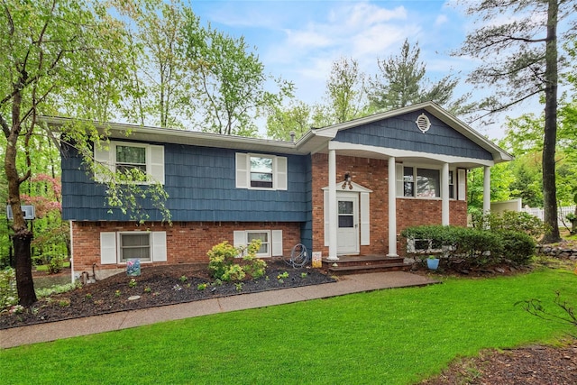 raised ranch featuring a front lawn and brick siding
