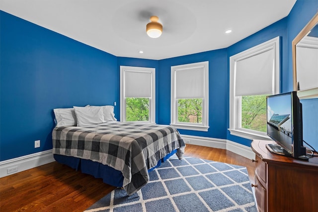 bedroom featuring baseboards, wood finished floors, ceiling fan, and recessed lighting
