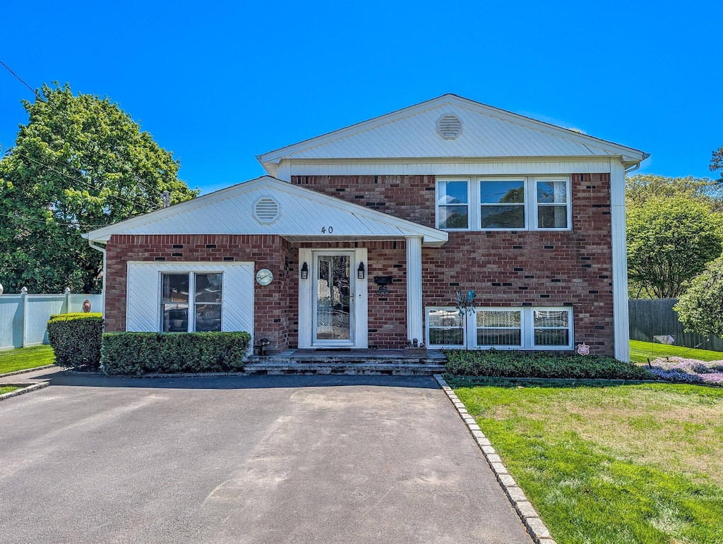 40 E Belmont St, Bay Shore, NY 11706