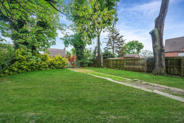11827 219th St, Cambria Heights, NY 11411 - view of yard