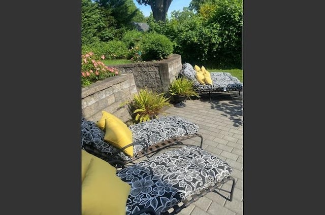 8 Hazel Rd, Port Washington, NY 11050 - view of patio / terrace