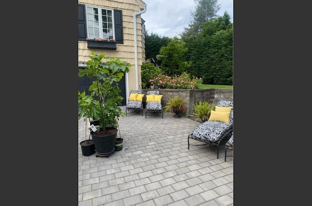 8 Hazel Rd, Port Washington, NY 11050 - view of patio / terrace