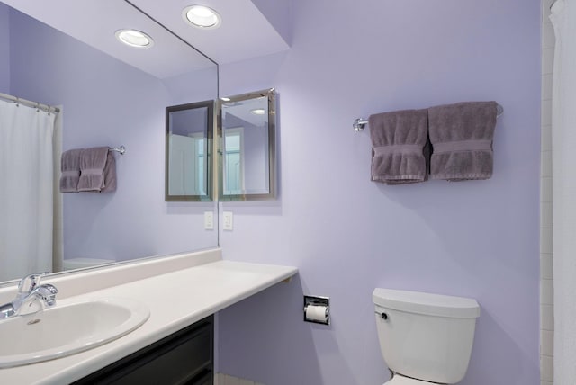 48 Clarewood Dr, Hastings-On-Hudson, NY 10706 - bathroom with toilet, vanity, recessed lighting, and curtained shower