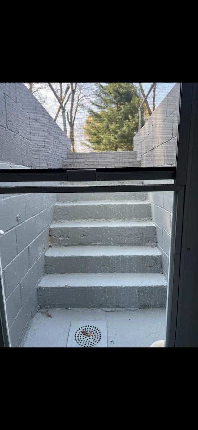 78 Brentwood St, Bay Shore, NY 11706 - view of stairway