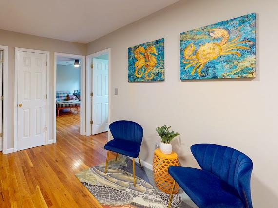 293 S Centerville Rd, Middletown, NY 10940 - living area featuring wood finished floors and baseboards