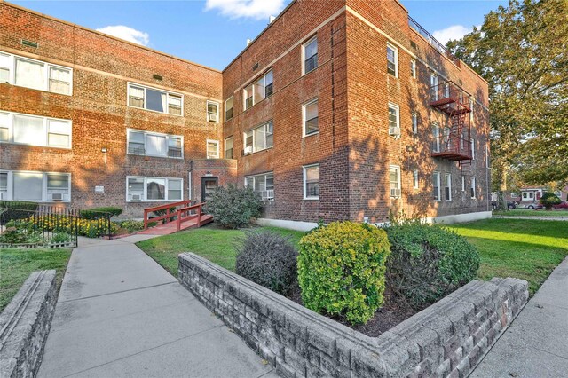 view of apartment building / complex with cooling unit