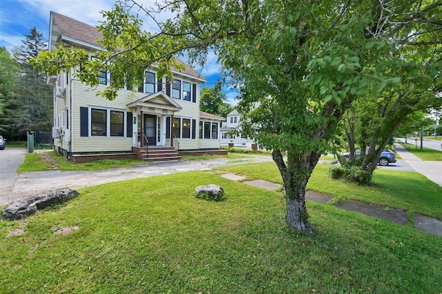 541 Broadway, Monticello, NY 12701 - view of front of property with a front lawn