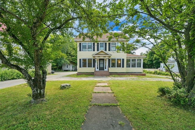 541 Broadway, Monticello, NY 12701 - colonial home with a front lawn