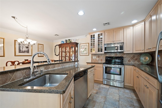 7 White Oak Ct Unit 7, Coram, NY 11727 - kitchen featuring stainless steel appliances, a sink, a chandelier, decorative backsplash, and glass insert cabinets