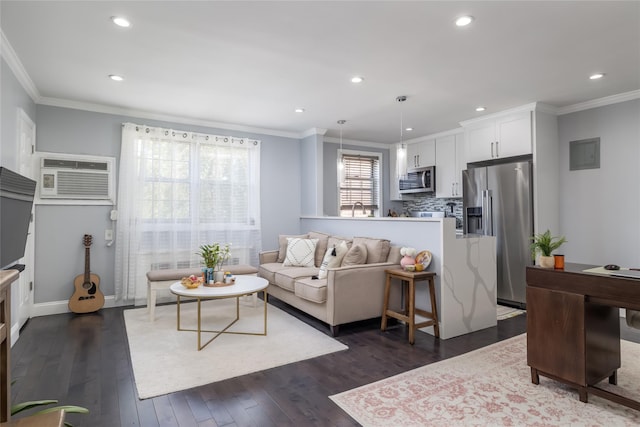 living room with dark wood-type flooring, crown molding, recessed lighting, a wall unit AC, and baseboards