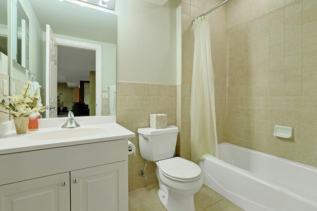 1988 Beekman Ct, Yorktown Heights, NY 10598 - full bath featuring tile patterned flooring, toilet, vanity, shower / tub combo, and tile walls