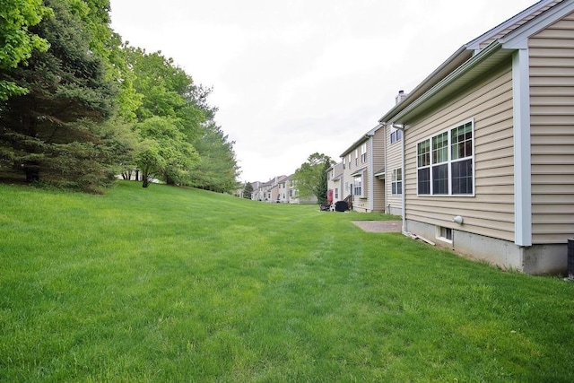 622 Creekside Ln, Fishkill, NY 12524 - view of green lawn