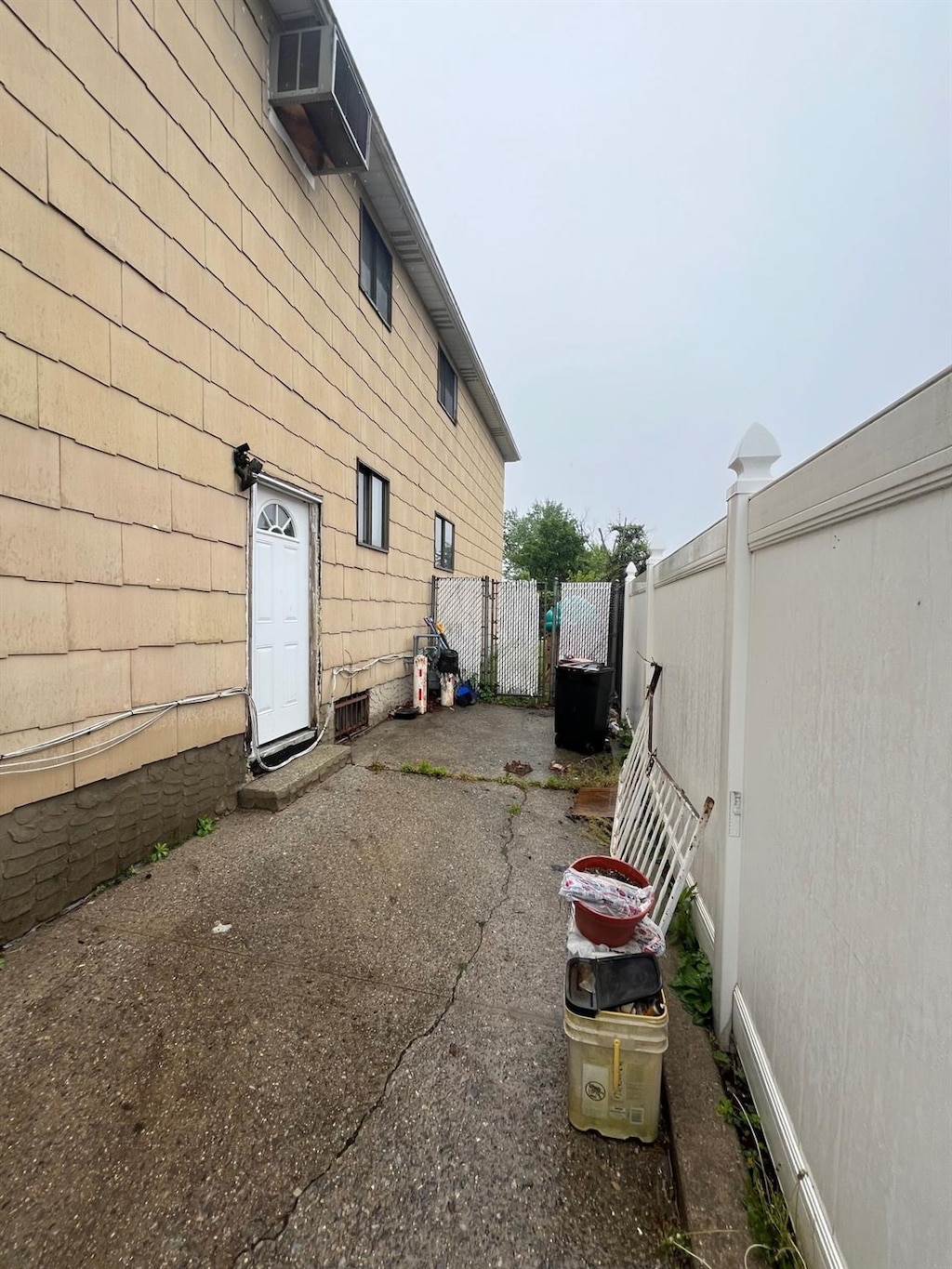 21 Luke Ct, Staten Island, NY 10306 - view of side of home featuring fence