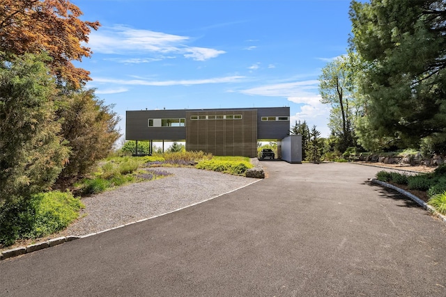 26 Mount Green Rd, Croton-On-Hudson, NY 10520 - contemporary house with asphalt driveway