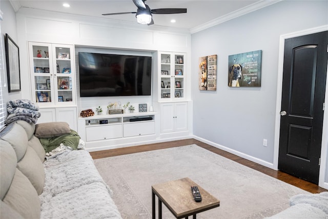 living room featuring ornamental molding, a ceiling fan, wood finished floors, recessed lighting, and baseboards