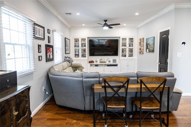 living room featuring a ceiling fan, wood finished floors, baseboards, ornamental molding, and recessed lighting