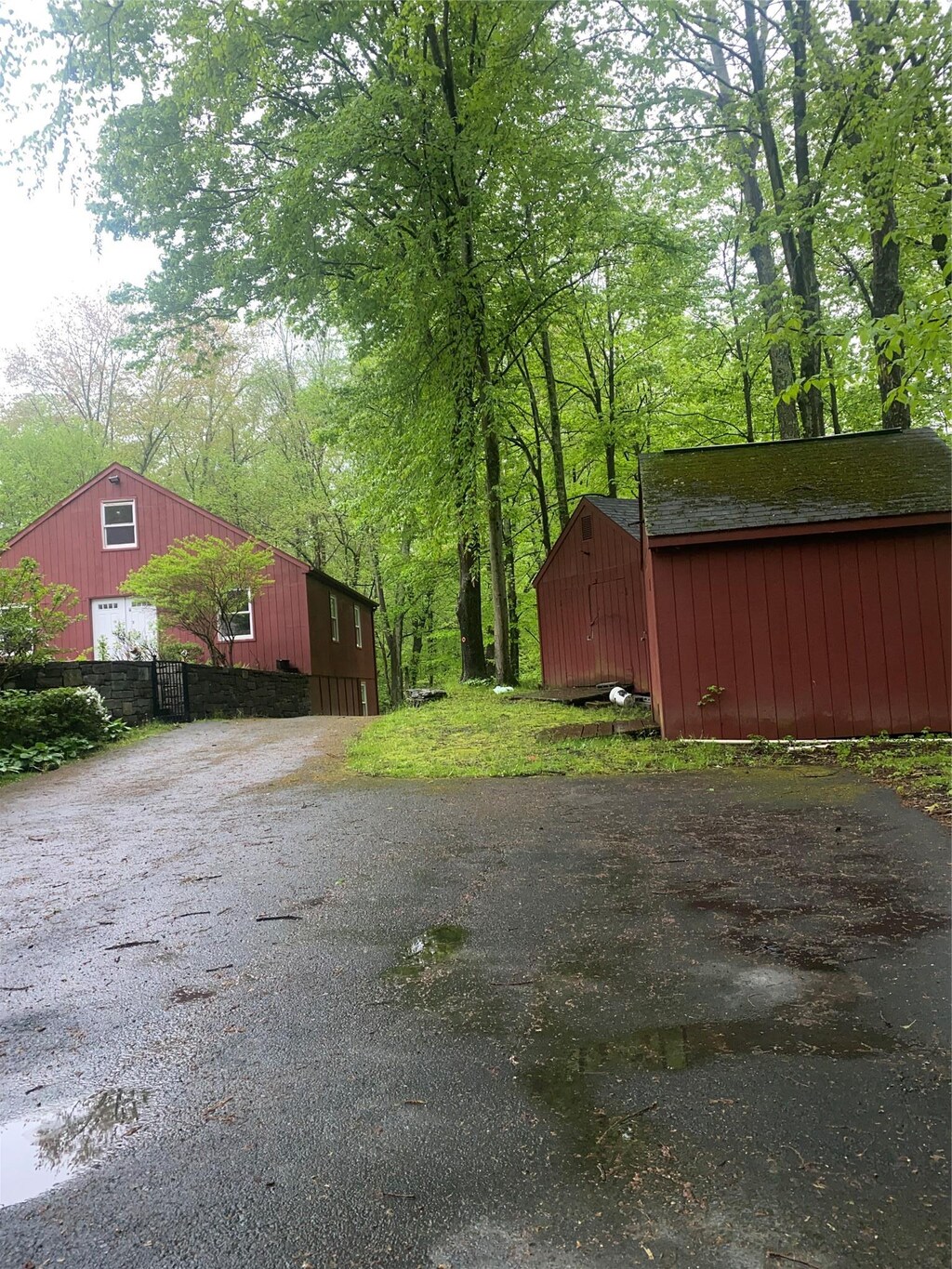 32ECHOVALLEYROAD Echo Valley Rd, Newtown, CT 06470 - view of yard with an outbuilding, asphalt driveway, and a storage unit