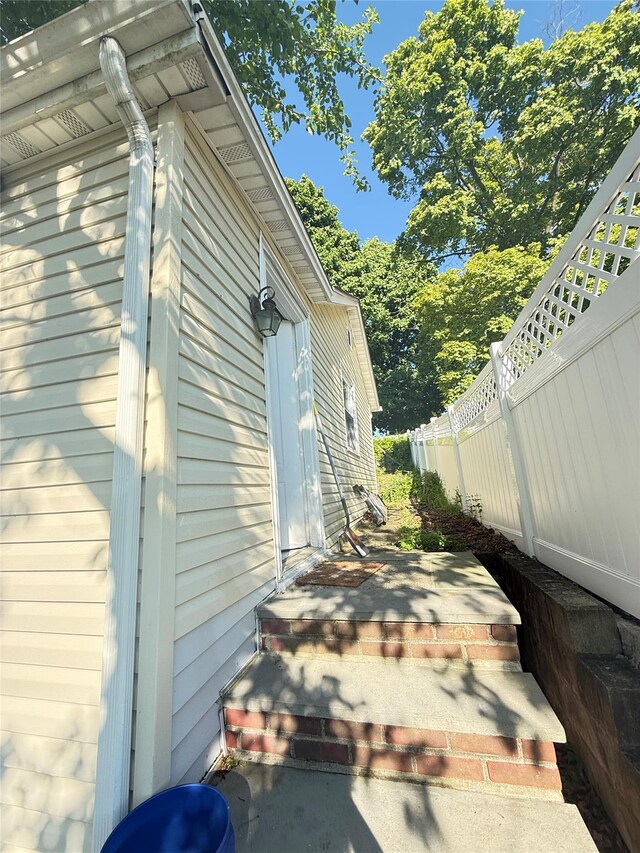 37 New Ave, Yonkers, NY 10704 - view of side of property with fence