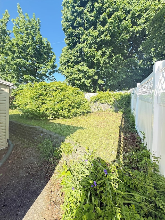 37 New Ave, Yonkers, NY 10704 - view of yard featuring fence