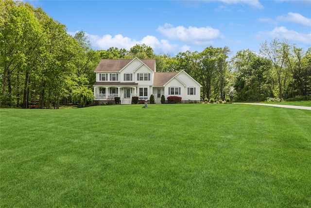 colonial house featuring a front lawn