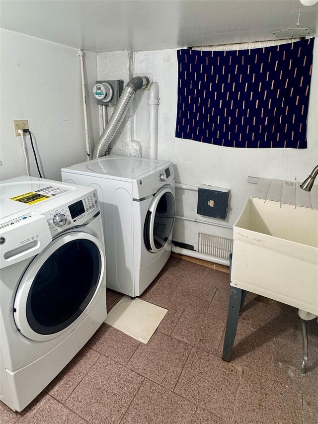 19-11 147th St, Flushing, NY 11357 - laundry area featuring washing machine and clothes dryer