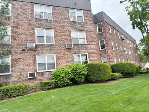 view of apartment building / complex
