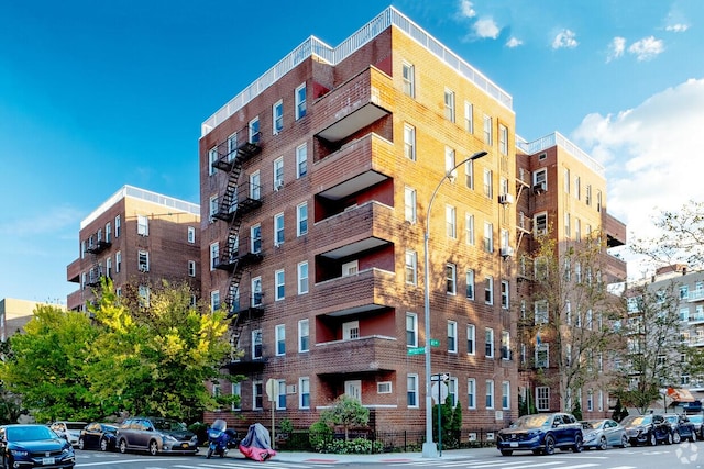 65-36 Wetherole St Unit 306, Rego Park, NY 11374 - photo 1