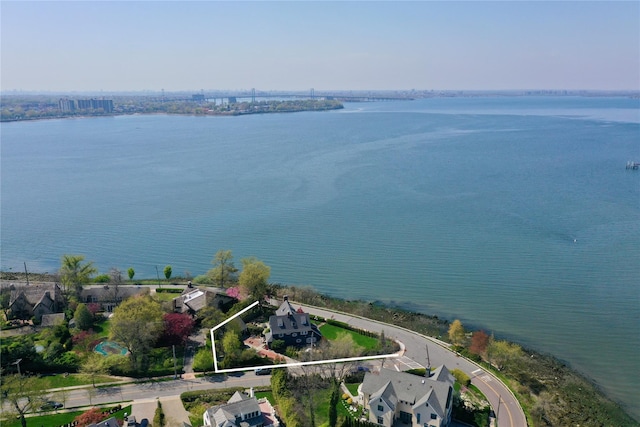 aerial view of property and surrounding area with property parcel outlined and a nearby body of water