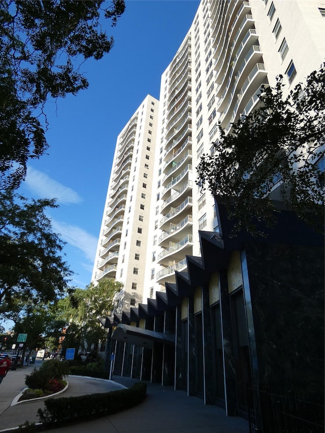 view of apartment building / complex