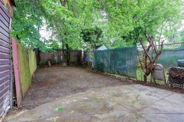 122-52 Springfield Blvd, Springfield Gardens, NY 11413 - fenced backyard with a patio