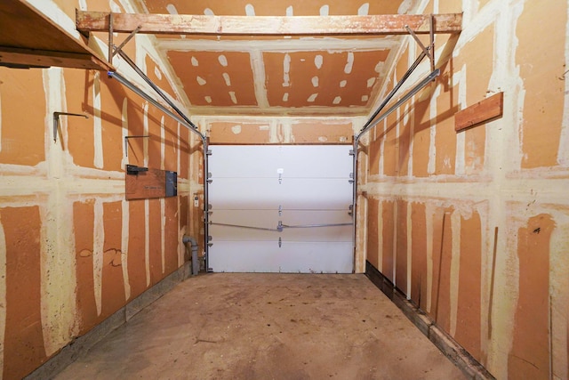 39 Pinewood Dr, Commack, NY 11725 - view of garage