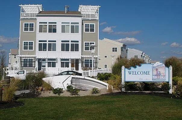 162 Commodore Cir E, Arverne, NY 11692 - view of property