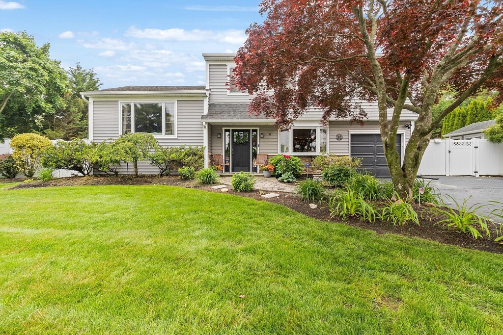 8 Arlene St, Farmingville, NY 11738 - photo 1