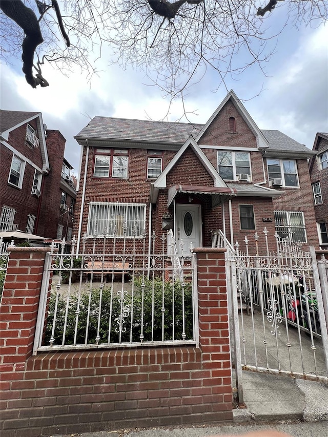 view of front of home featuring brick siding and a fenced front yard