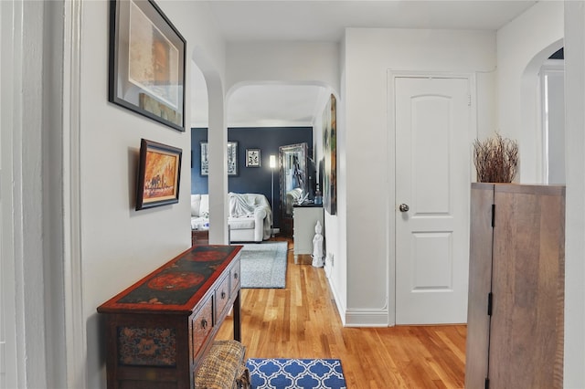 316 Richbell Rd Unit C2, Mamaroneck, NY 10543 - hall featuring arched walkways and light wood-type flooring