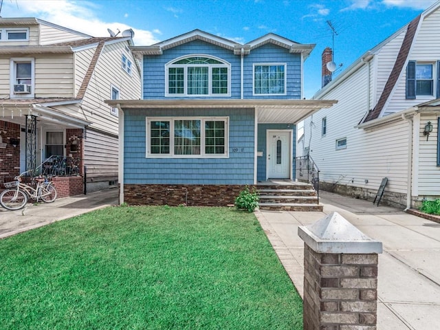 view of front of property featuring a front lawn