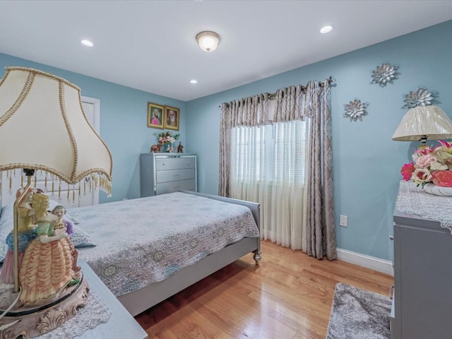 bedroom featuring light wood-type flooring, baseboards, and recessed lighting