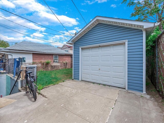detached garage featuring concrete driveway