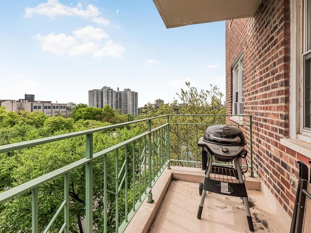 balcony featuring a grill