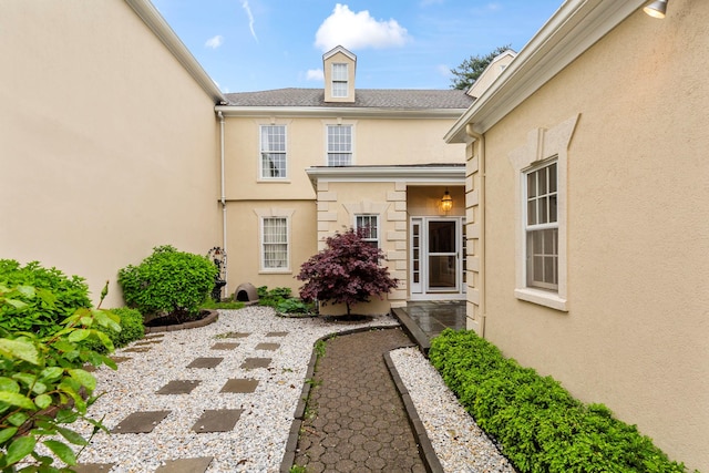 view of exterior entry featuring stucco siding