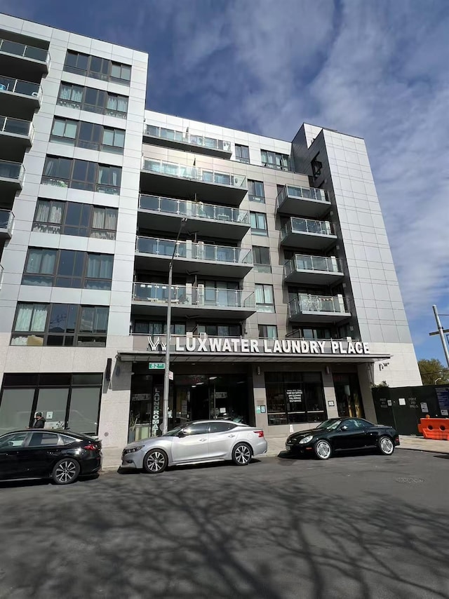 view of apartment building / complex