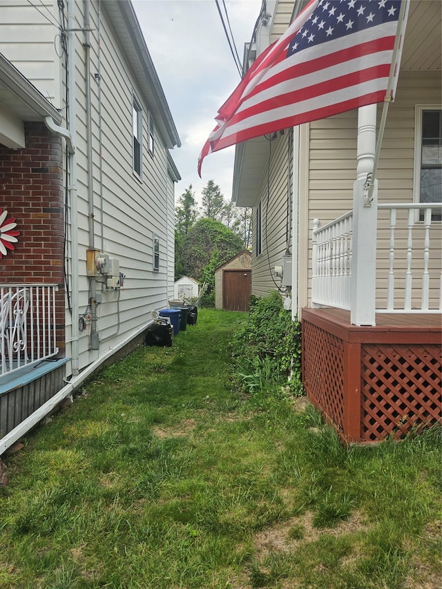 view of green lawn