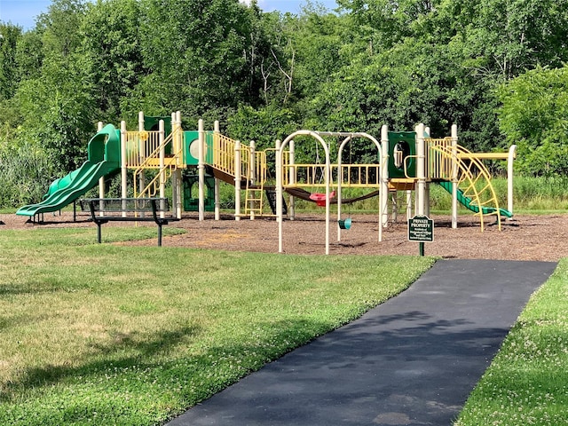1 Olde Wagon Rd, Warwick, NY 10990 - community jungle gym with a yard