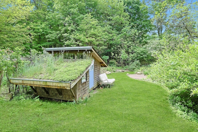 2 Amber Ridge Rd, Chestnut Ridge, NY 10977 - view of grassy yard with a wooded view