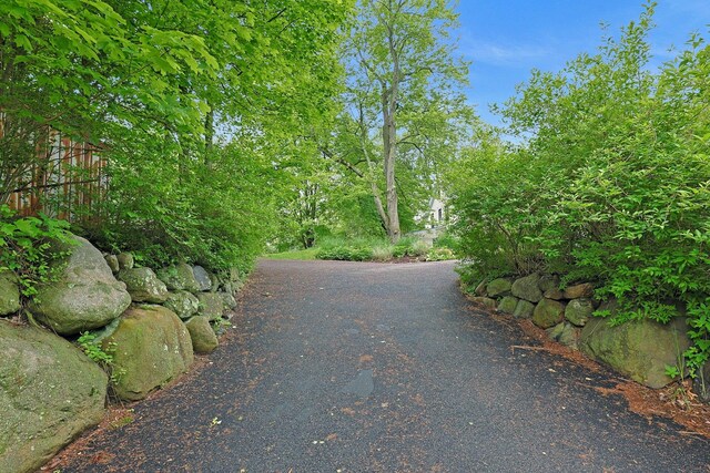 2 Amber Ridge Rd, Chestnut Ridge, NY 10977 - view of street