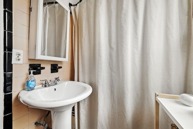 40 Longview Ave, White Plains, NY 10605 - bathroom with tasteful backsplash and a sink